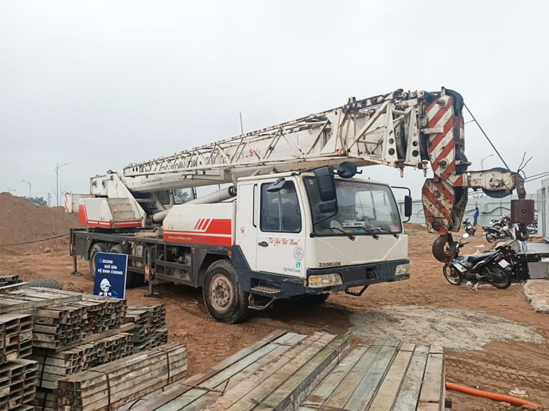 Xe cẩu 100 tấn